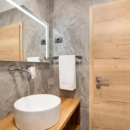 Capraria Appartments In Historic Center, With Private Parking 아파트