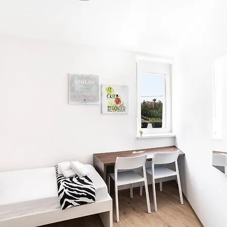 Capraria Appartments In Historic Center, With Private Parking Apartmán