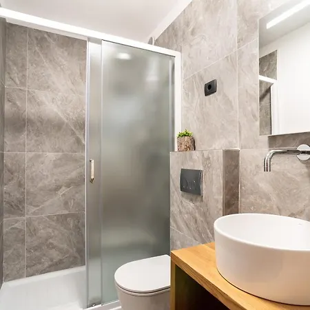 아파트 Capraria Appartments In Historic Center, With Private Parking