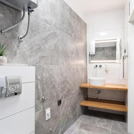 아파트 Capraria Appartments In Historic Center, With Private Parking