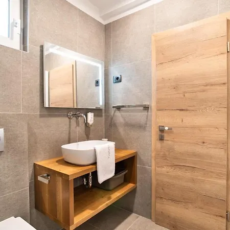 Capraria Appartments In Historic Center, With Private Parking 아파트