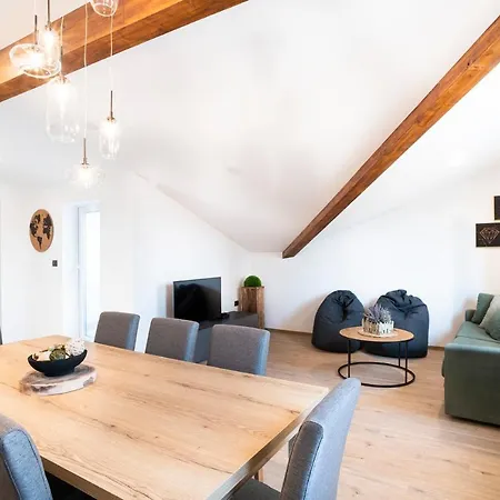 아파트 Capraria Appartments In Historic Center, With Private Parking 코페르