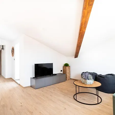 Apartmán Capraria Appartments In Historic Center, With Private Parking