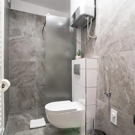 아파트 Capraria Appartments In Historic Center, With Private Parking 코페르