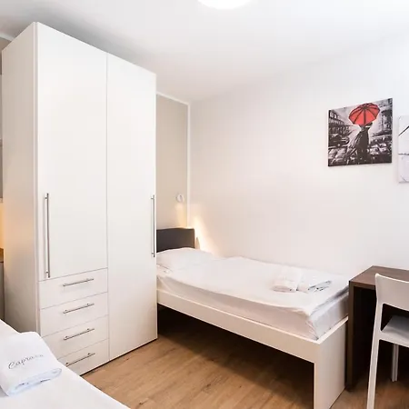 아파트 Capraria Appartments In Historic Center, With Private Parking 코페르