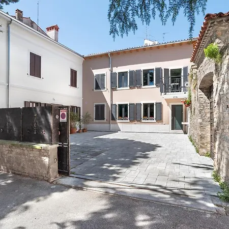 Apartman Capraria Appartments In Historic Center, With Private Parking Koper