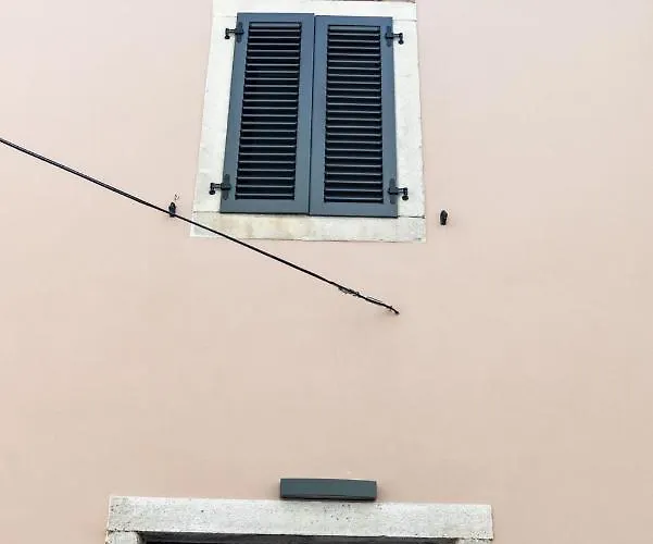 Capraria Appartments In Historic Center, With Private Parking Κόπερ