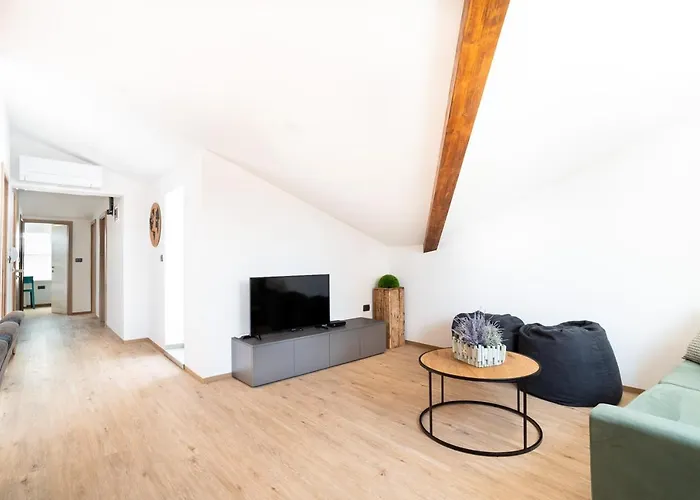 アパート Capraria Appartments In Historic Center, With Private Parking