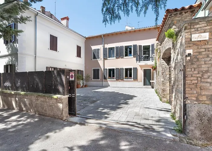 アパート Capraria Appartments In Historic Center, With Private Parking コペル